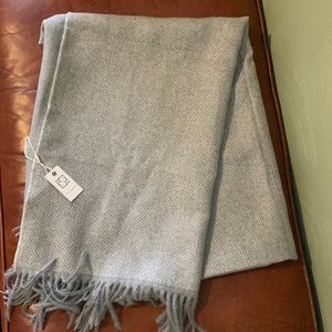 Large scarf or shawl